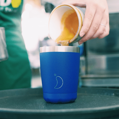 Person pouring a contactless coffee